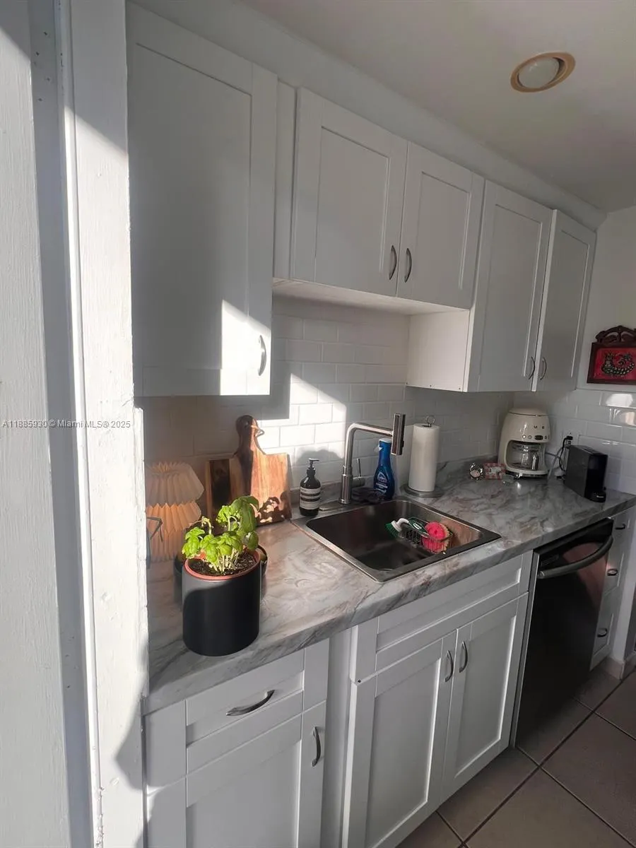 360 Meridian Ave, #4C
