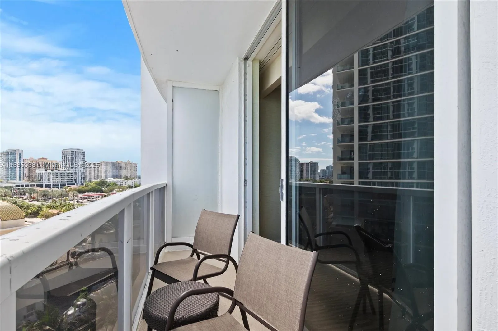 18001 Collins Ave, #511