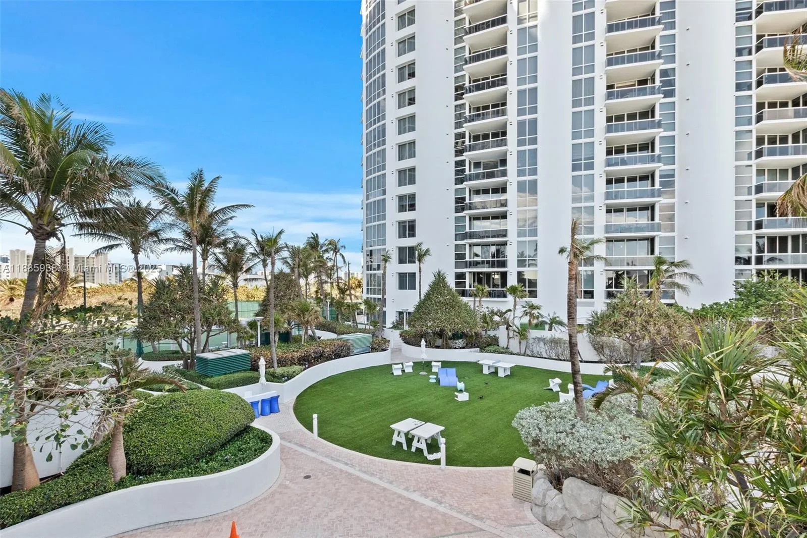 18001 Collins Ave, #511