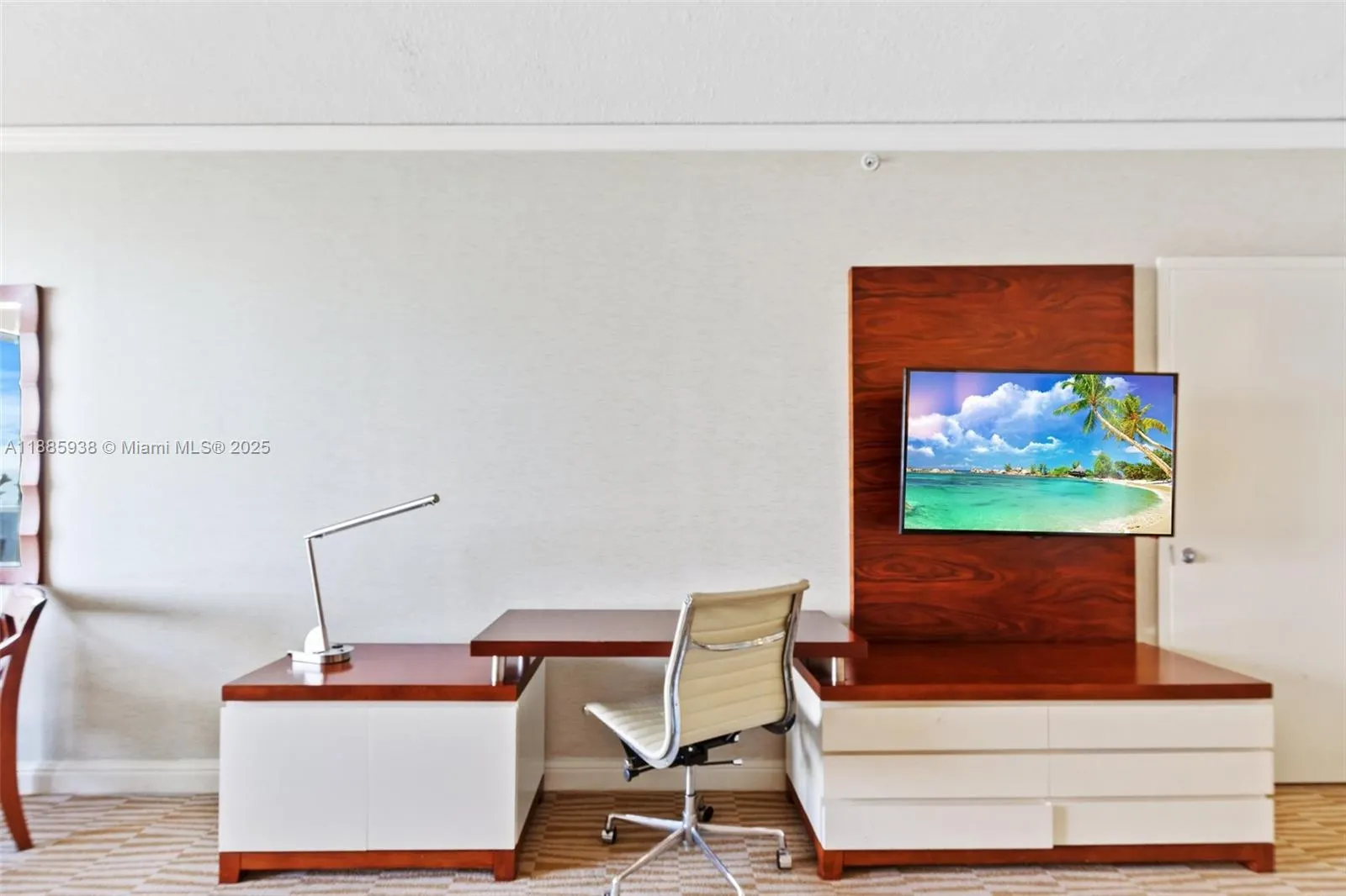 18001 Collins Ave, #511