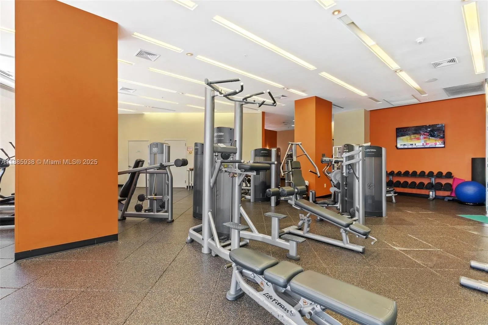 18001 Collins Ave, #511