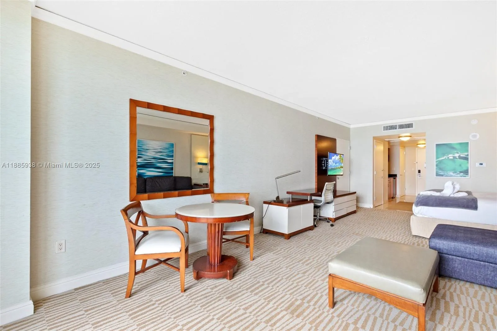 18001 Collins Ave, #511