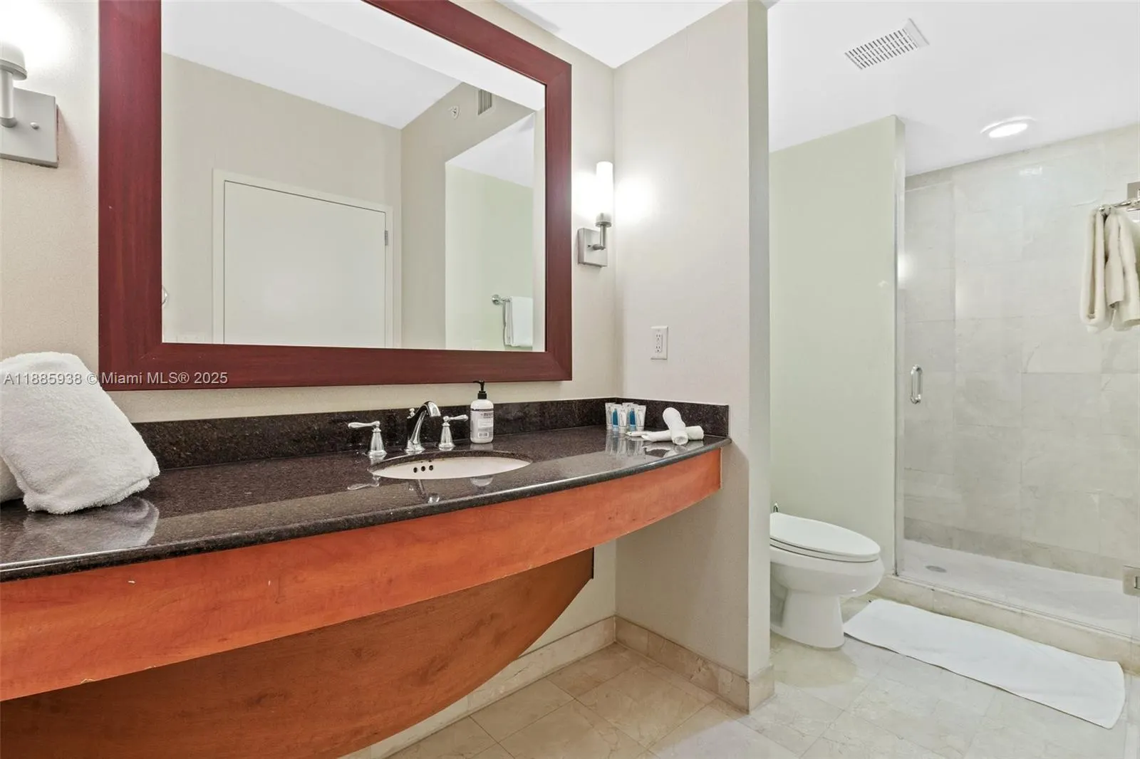 18001 Collins Ave, #511