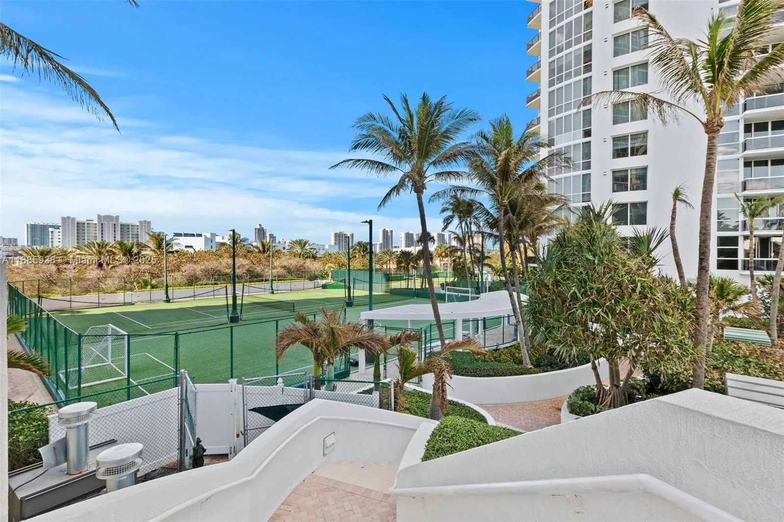 18001 Collins Ave, #511