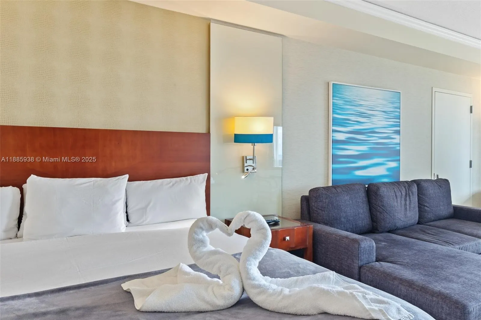 18001 Collins Ave, #511