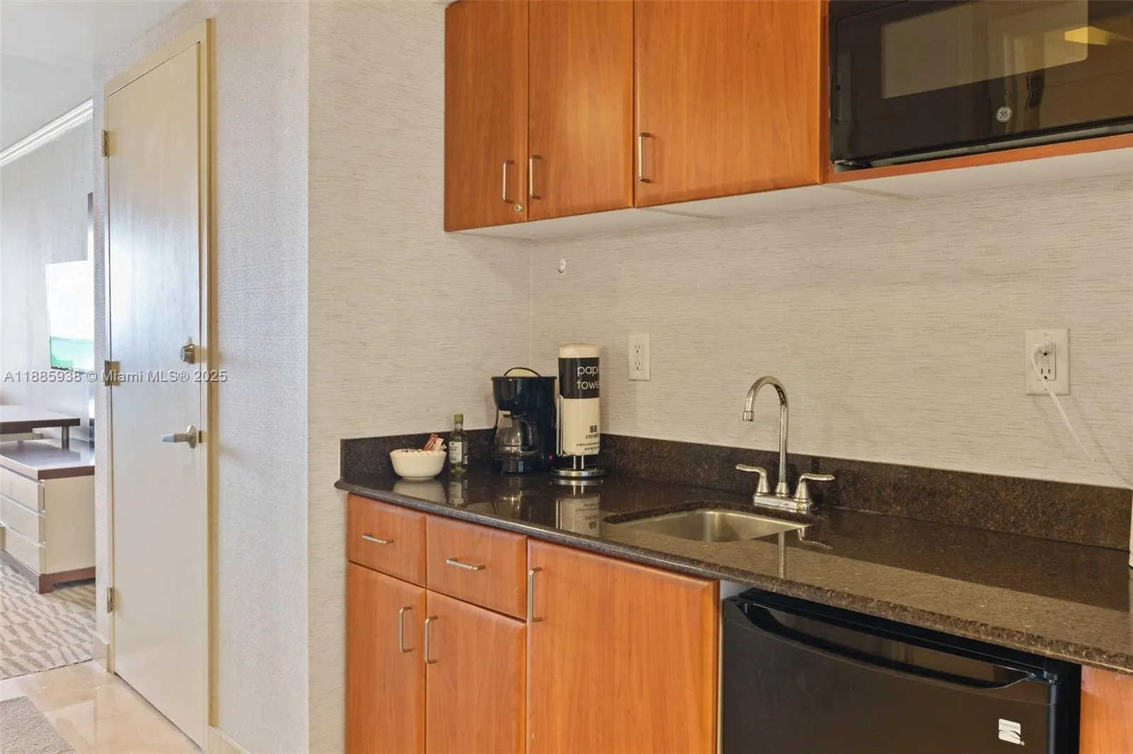 18001 Collins Ave, #511
