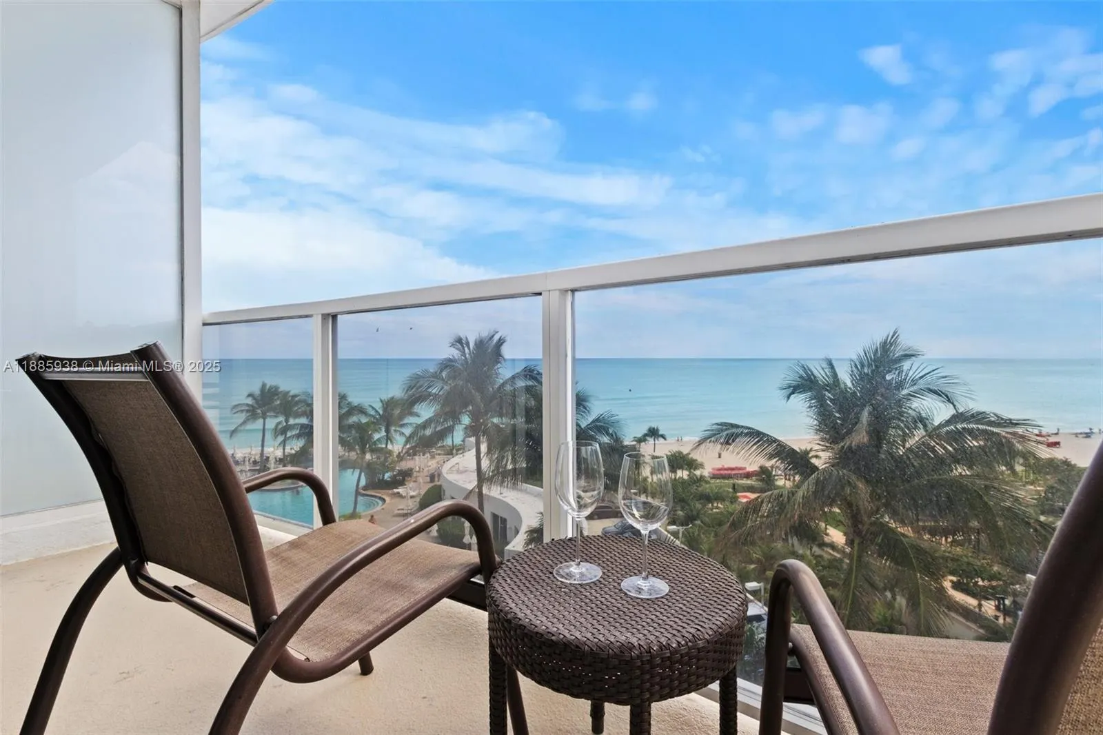 18001 Collins Ave, #511