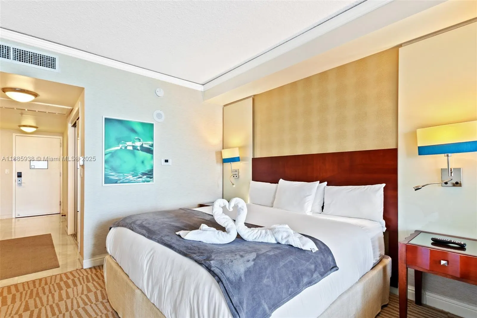 18001 Collins Ave, #511
