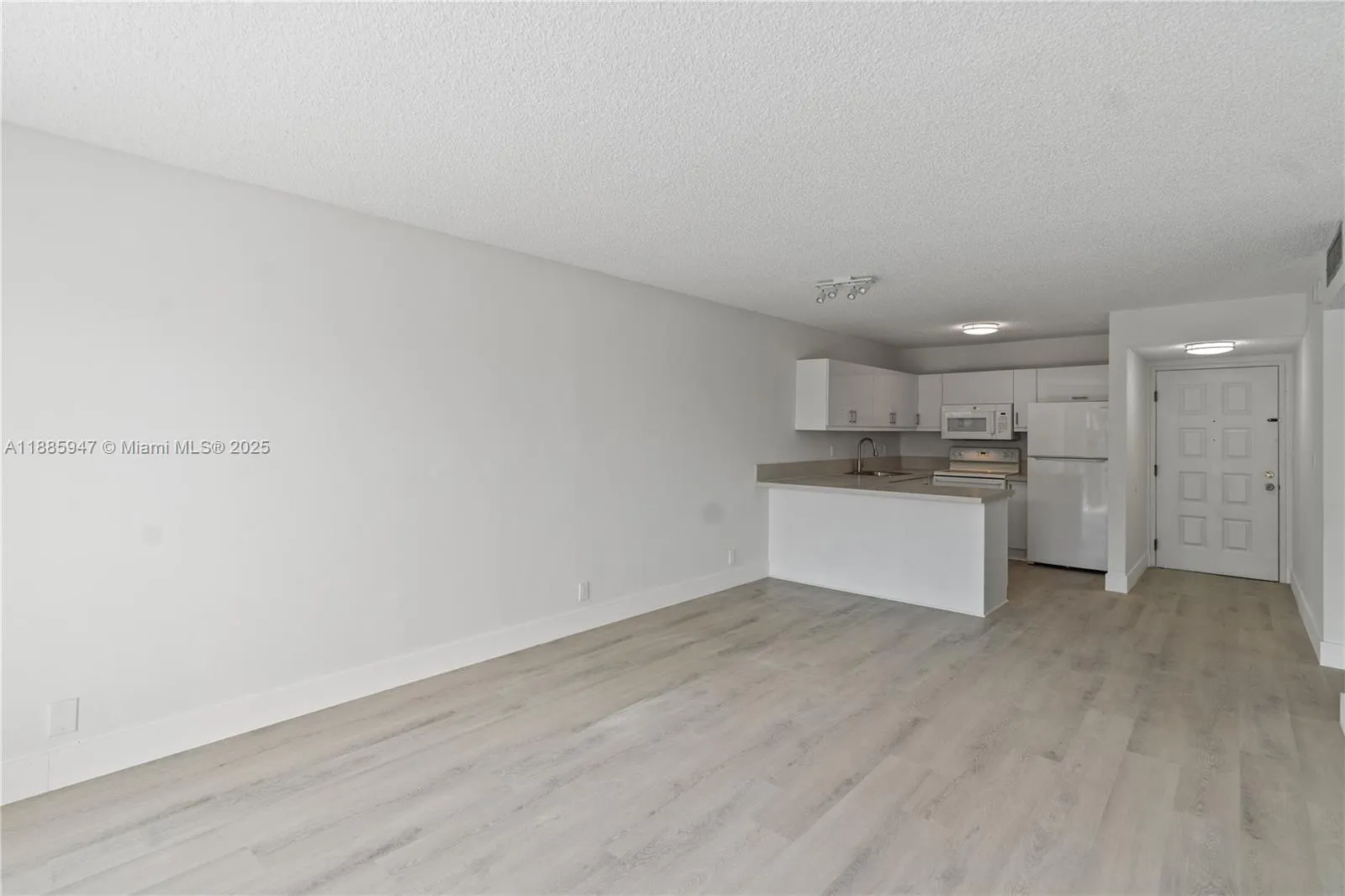 8005 Lake Dr, #302