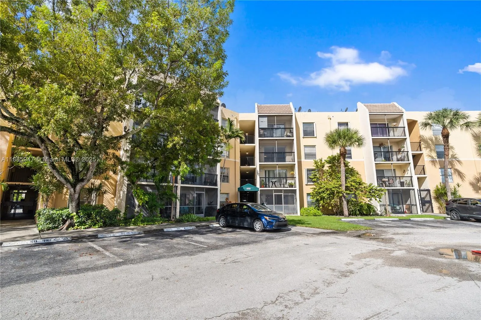 8005 Lake Dr, #302