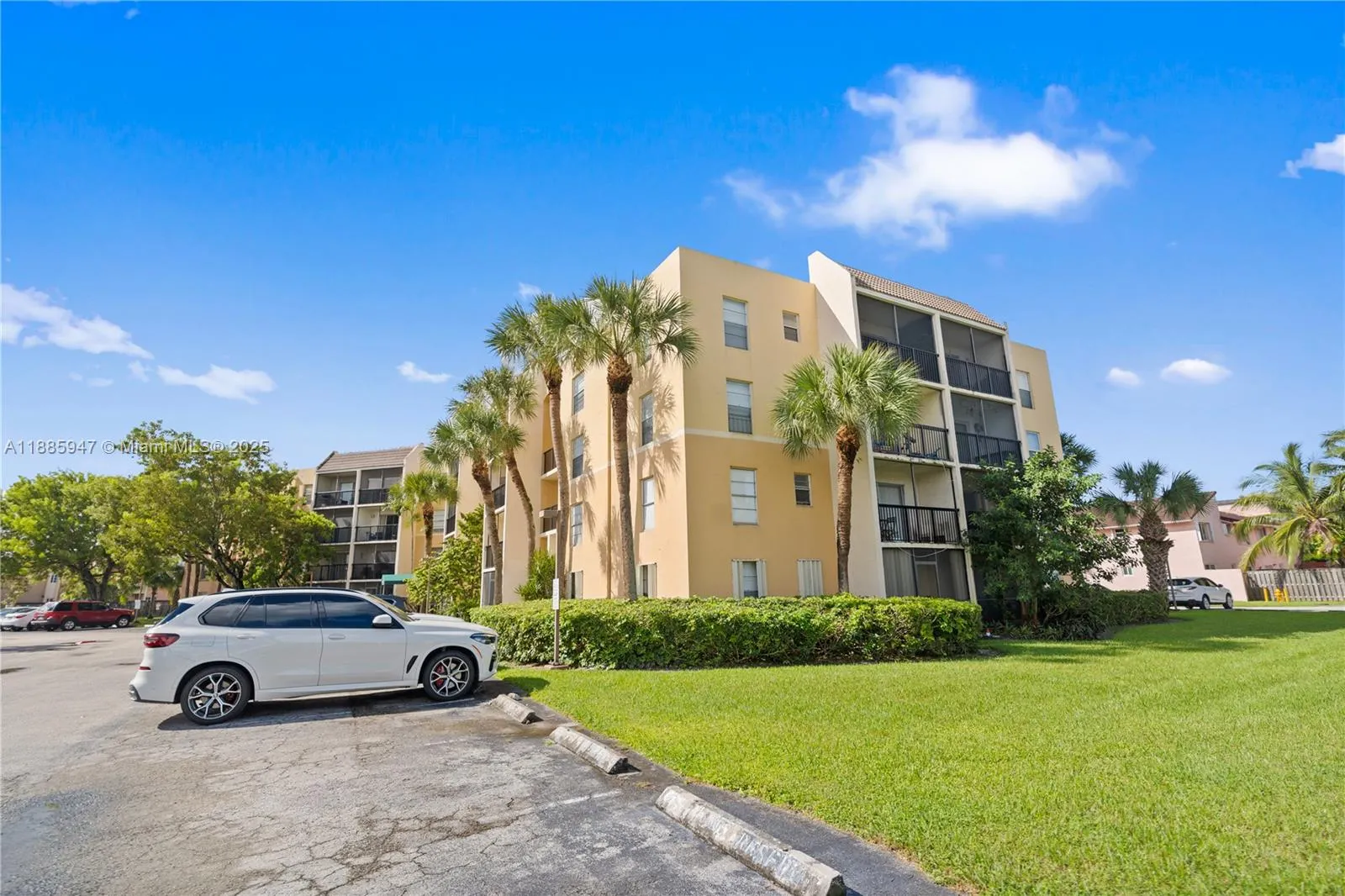 8005 Lake Dr, #302