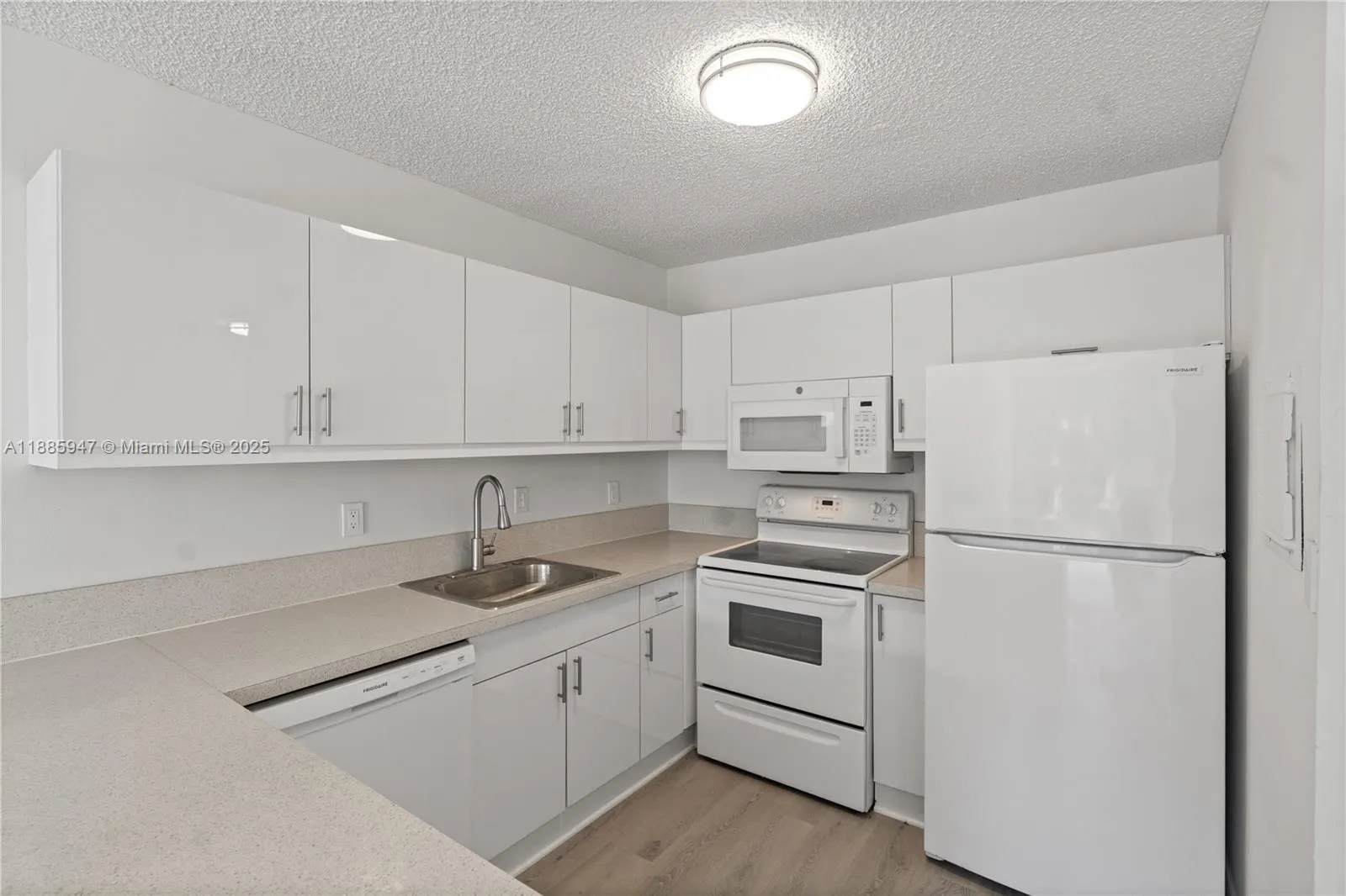 8005 Lake Dr, #302