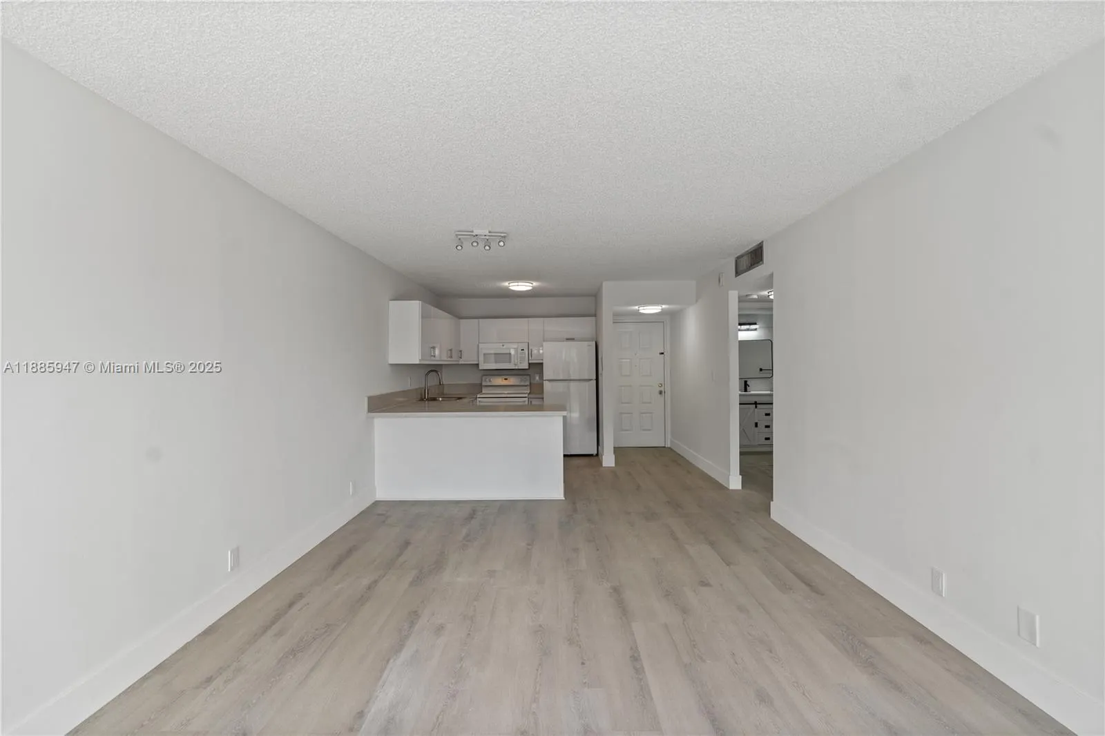 8005 Lake Dr, #302