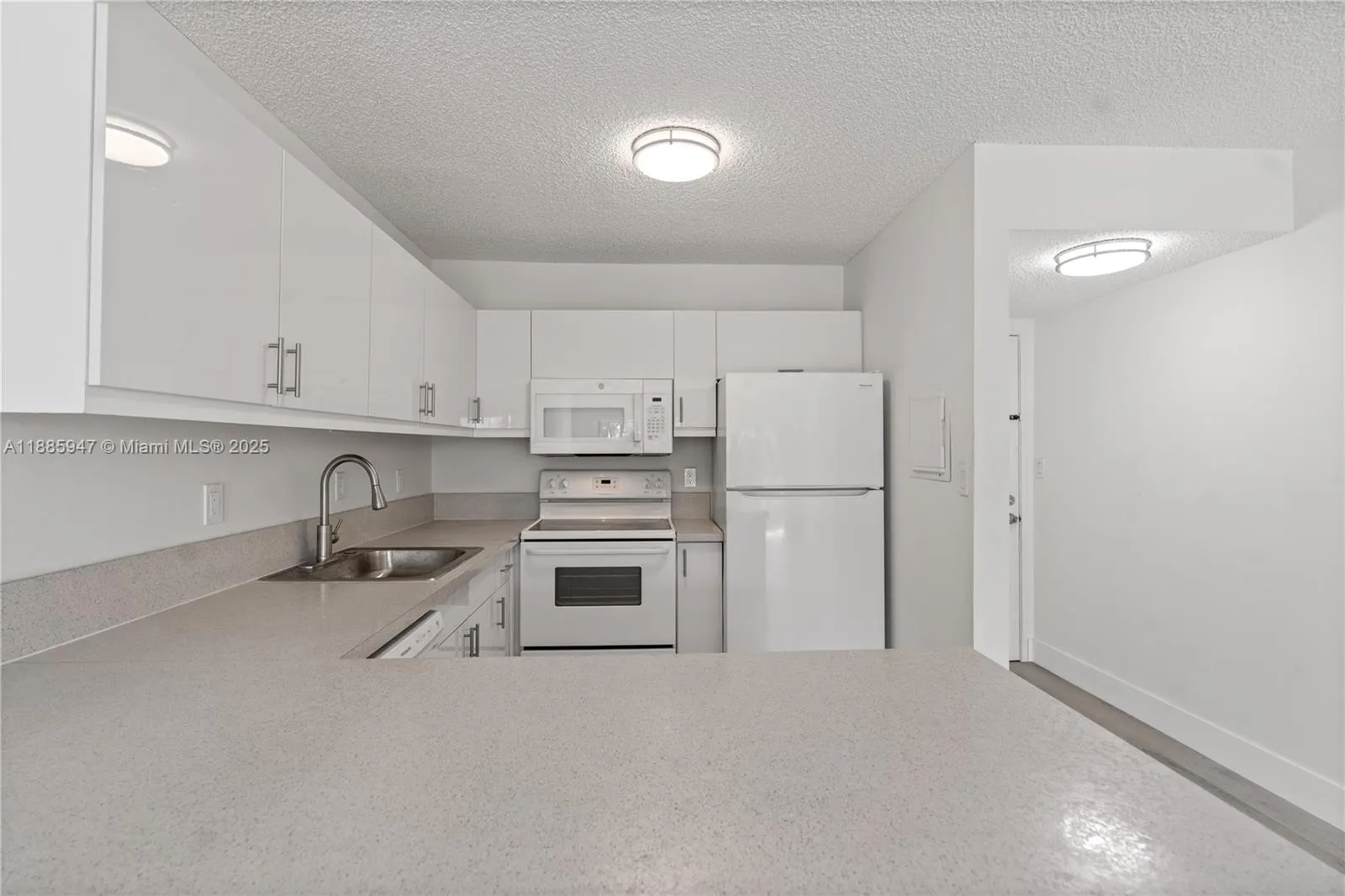 8005 Lake Dr, #302