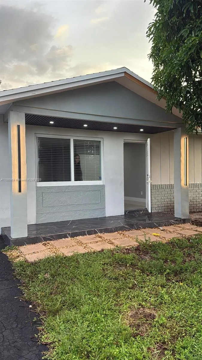 8250 NW 46th St
