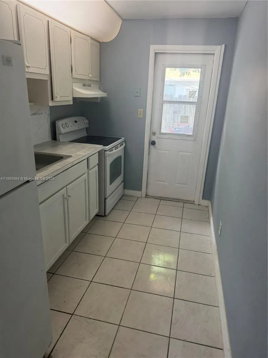5640 NW 15th St