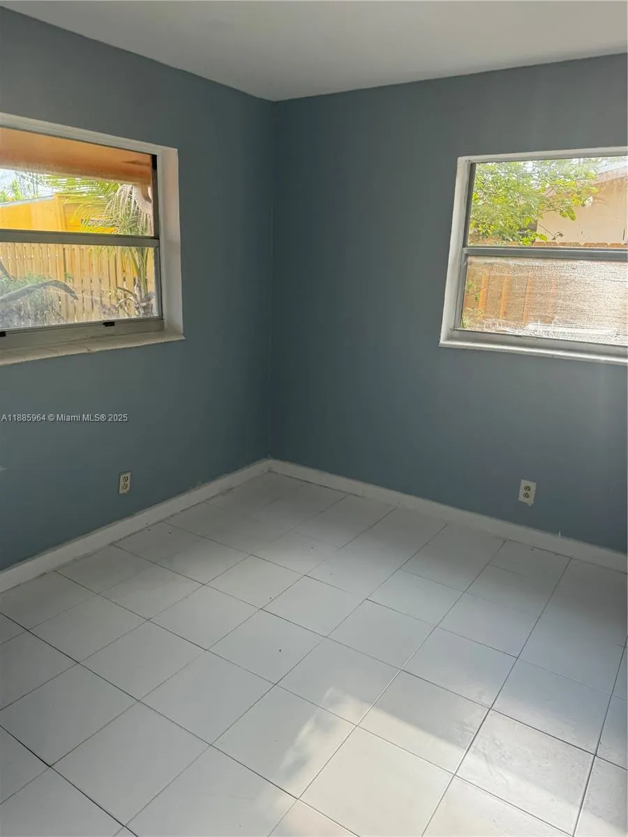 5640 NW 15th St