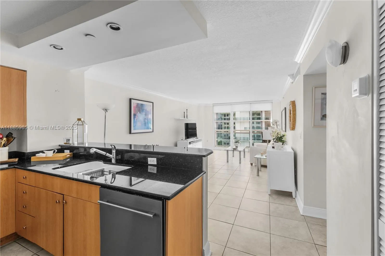 6917 Collins Ave, #1505