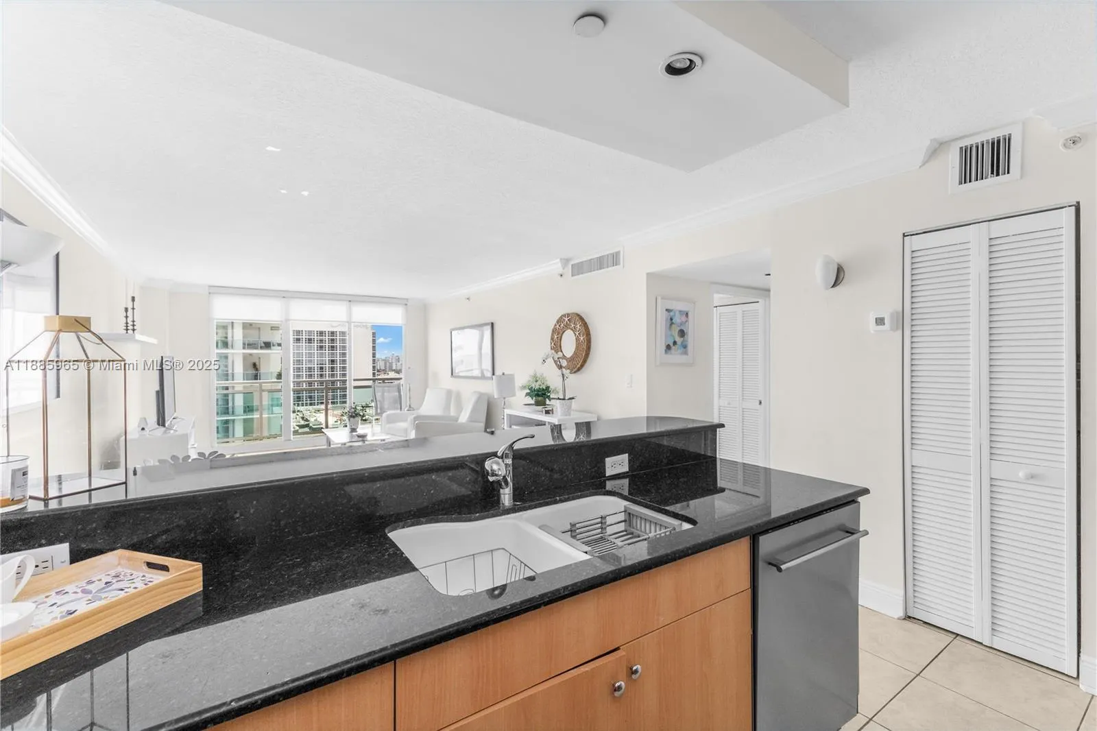 6917 Collins Ave, #1505