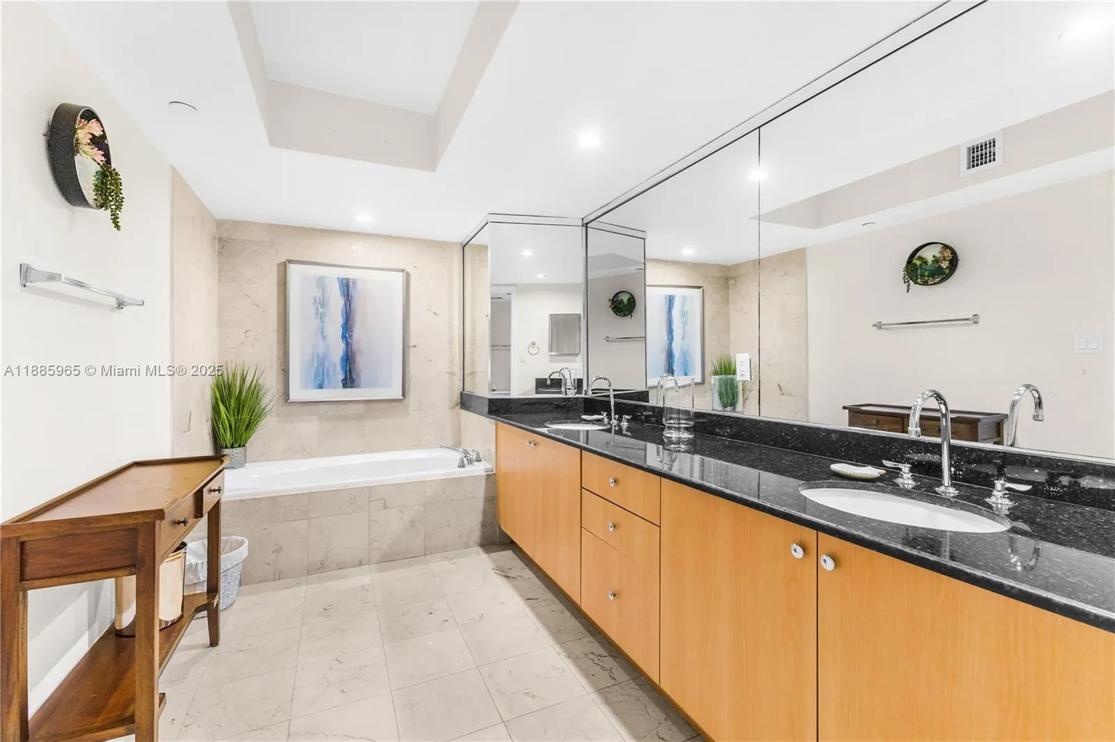 6917 Collins Ave, #1505