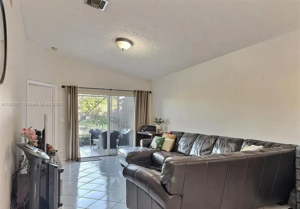 317 NW 109th Ave