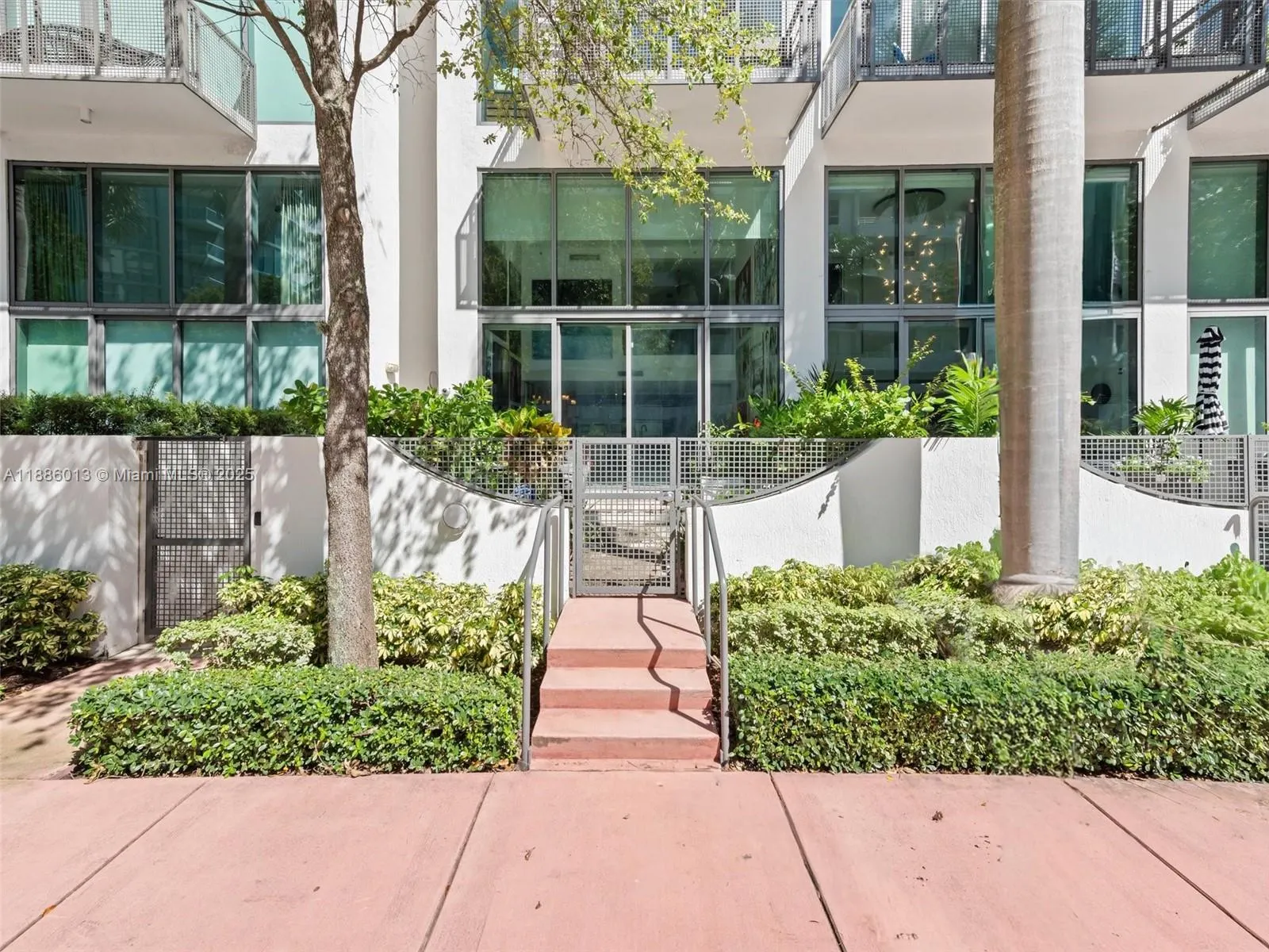 6000 Collins Ave, #132