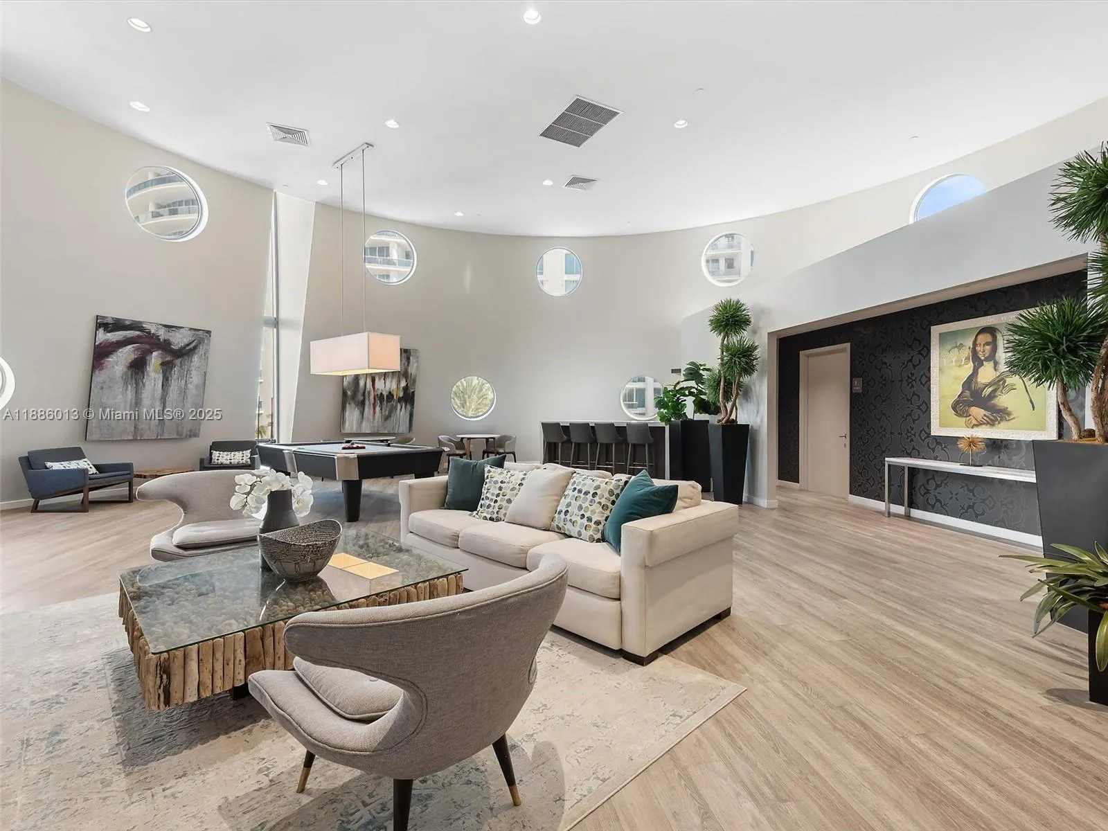 6000 Collins Ave, #132