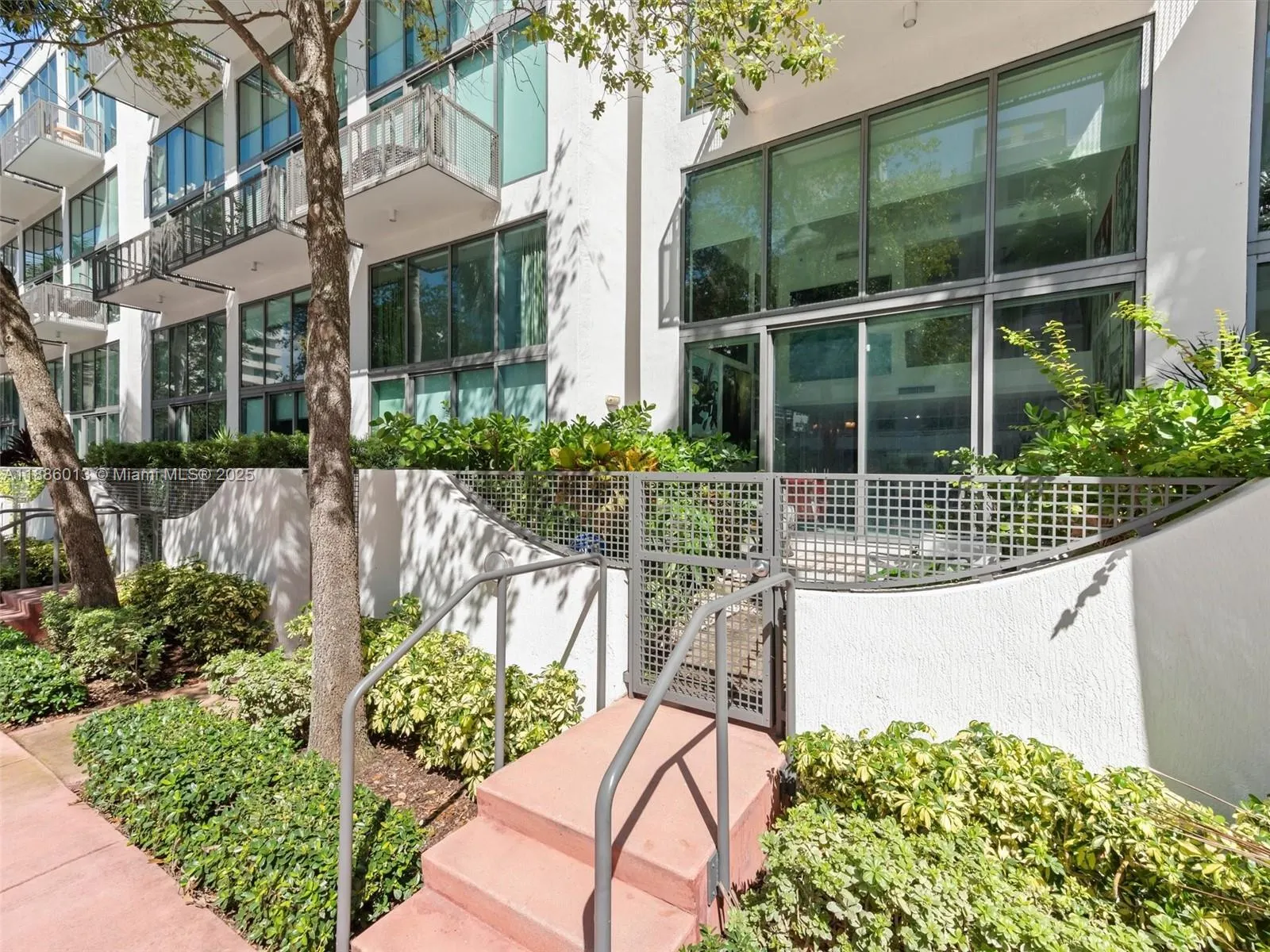 6000 Collins Ave, #132