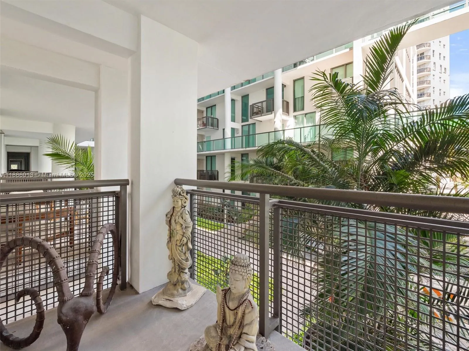 6000 Collins Ave, #132