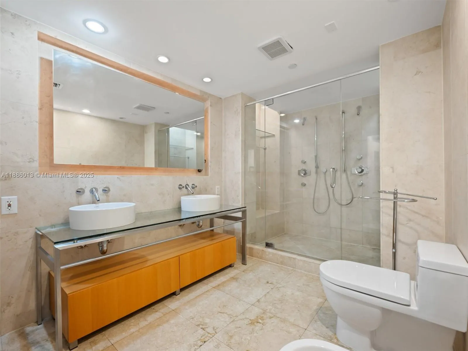 6000 Collins Ave, #132