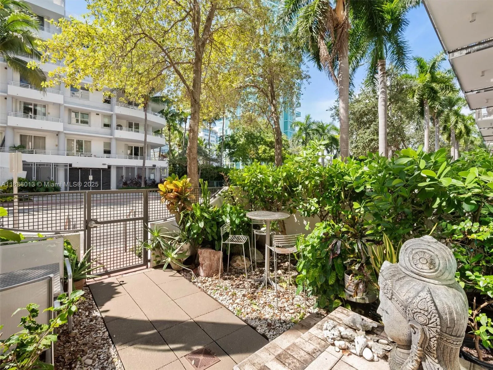 6000 Collins Ave, #132