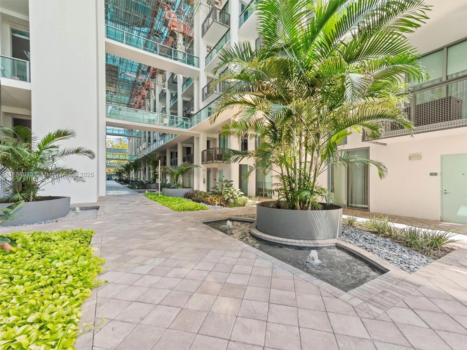 6000 Collins Ave, #132