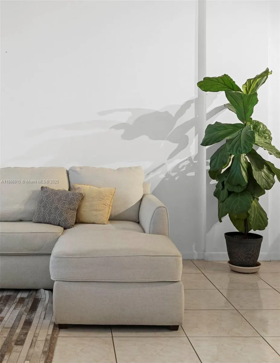 5001 Collins Ave, #5E
