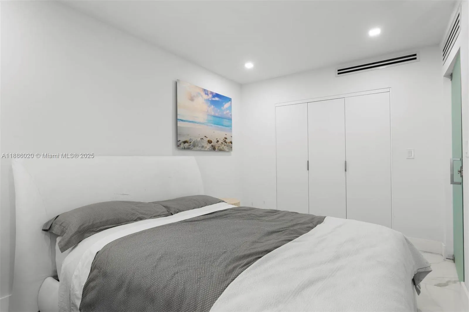 5001 Collins Ave, #8C