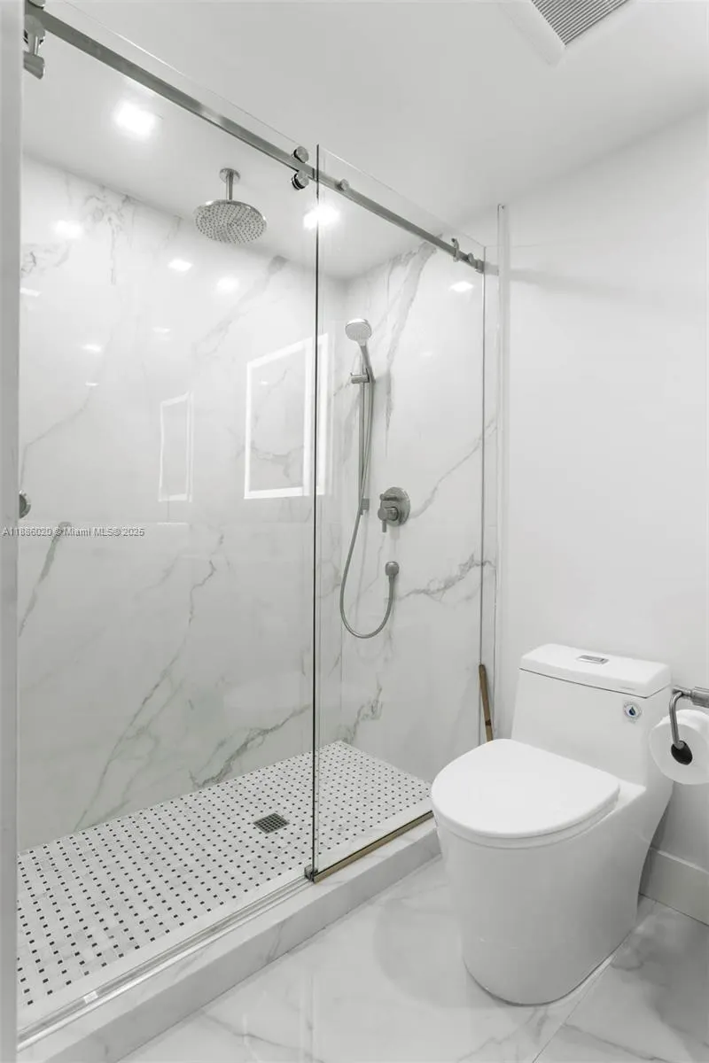 5001 Collins Ave, #8C