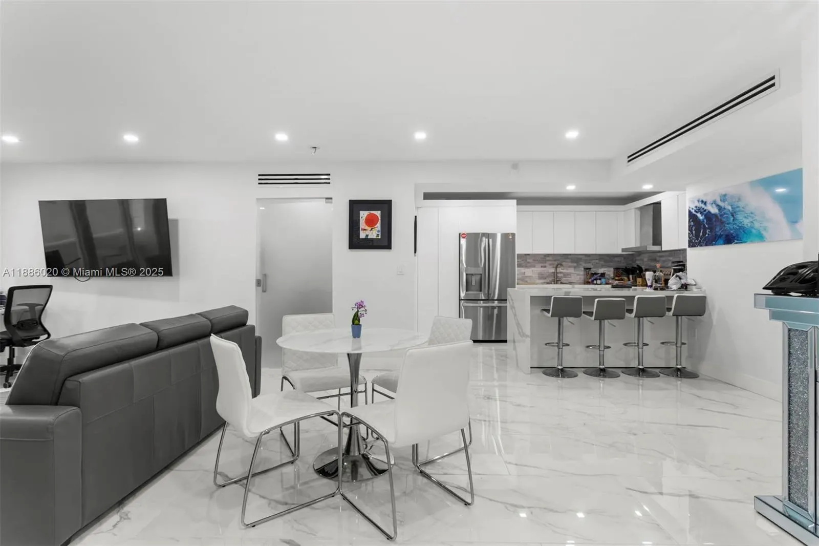 5001 Collins Ave, #8C
