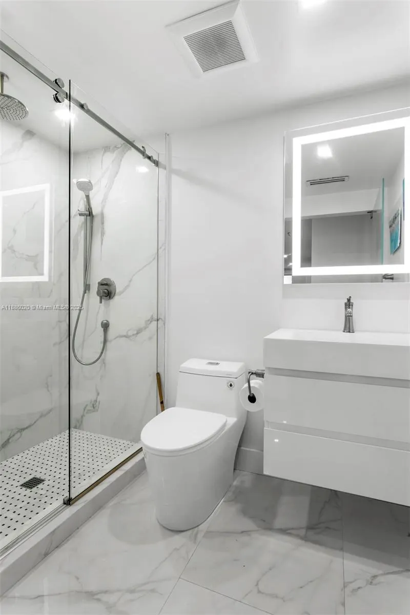5001 Collins Ave, #8C