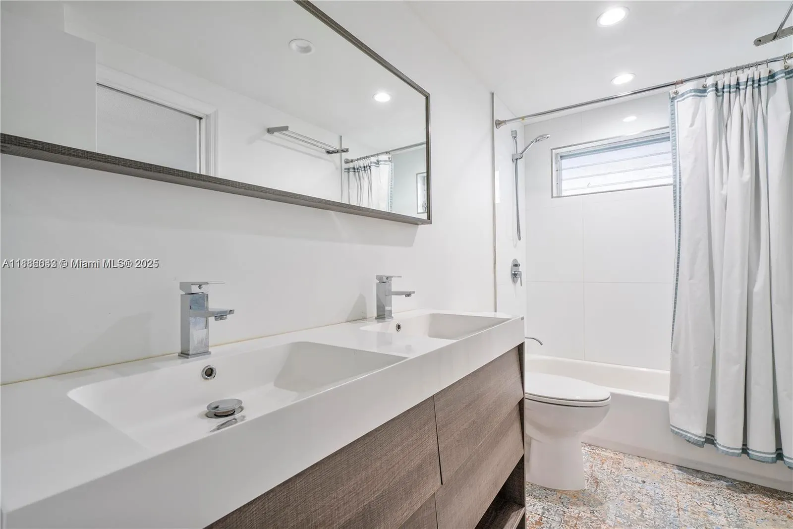 1750 NE 115th St, #307