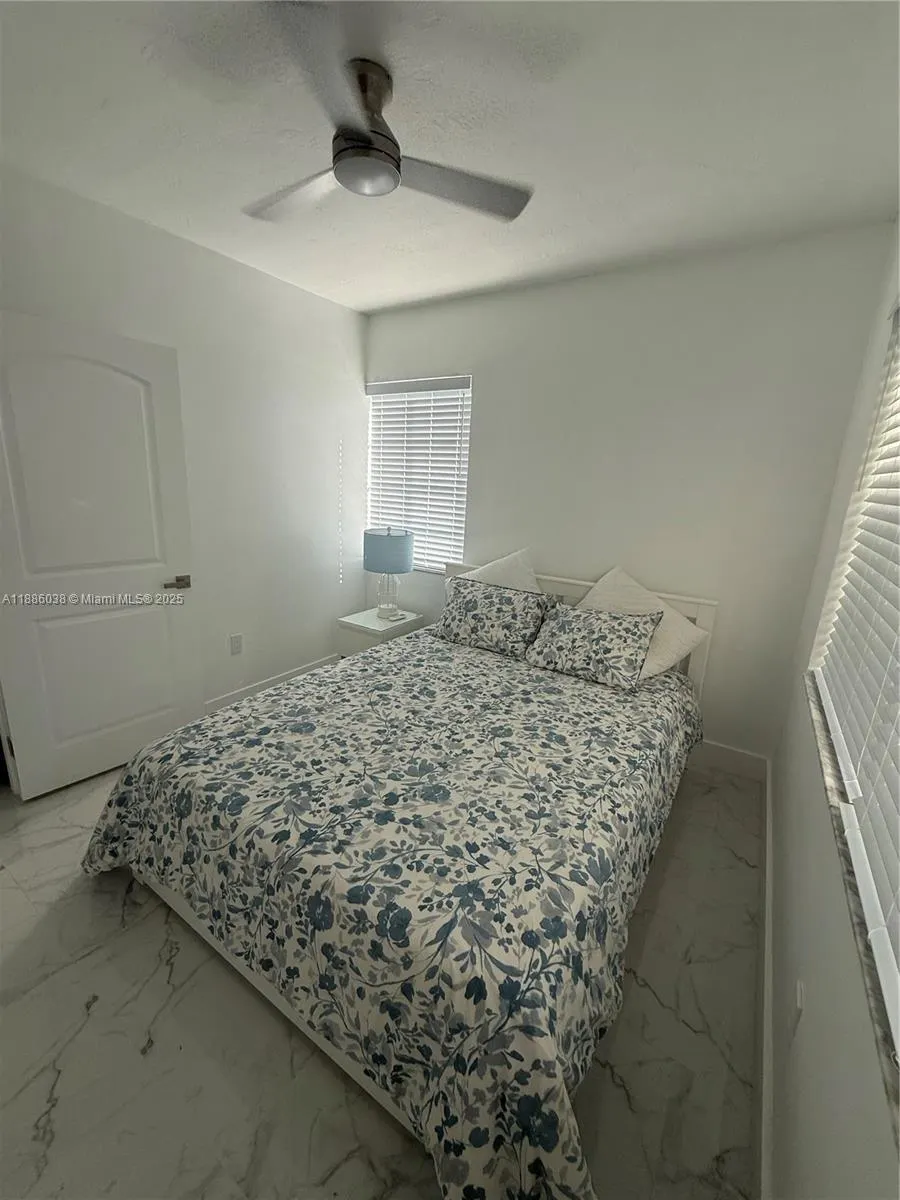 8340 Crespi Blvd, #18