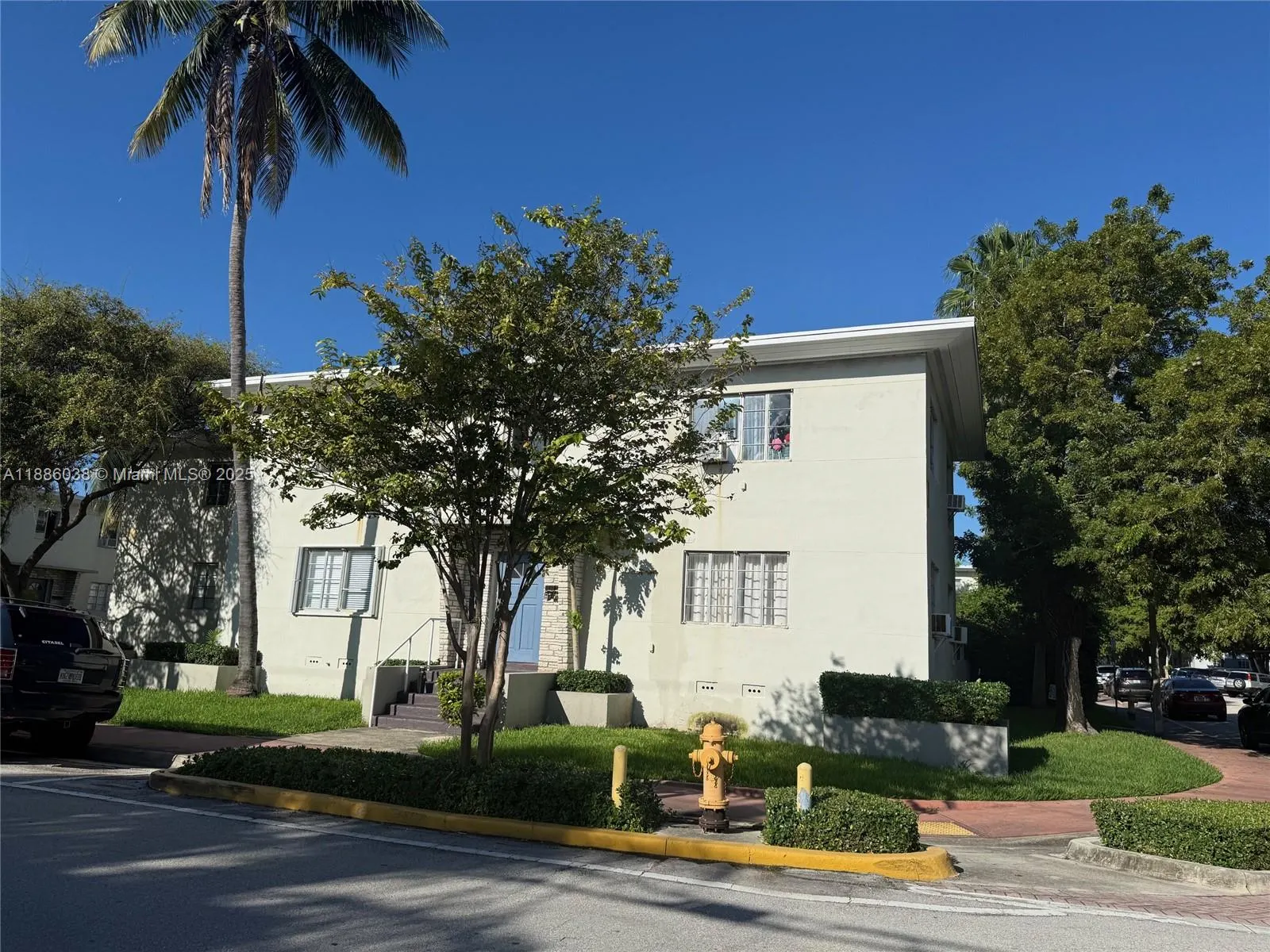 8340 Crespi Blvd, #18