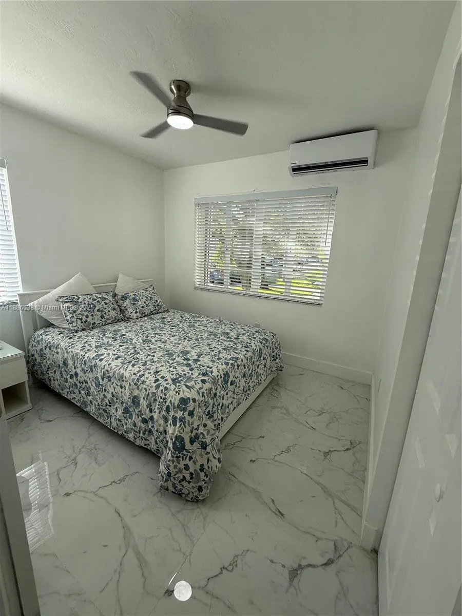 8340 Crespi Blvd, #18