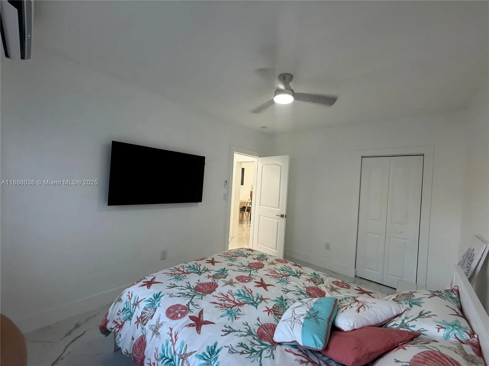 8340 Crespi Blvd, #18