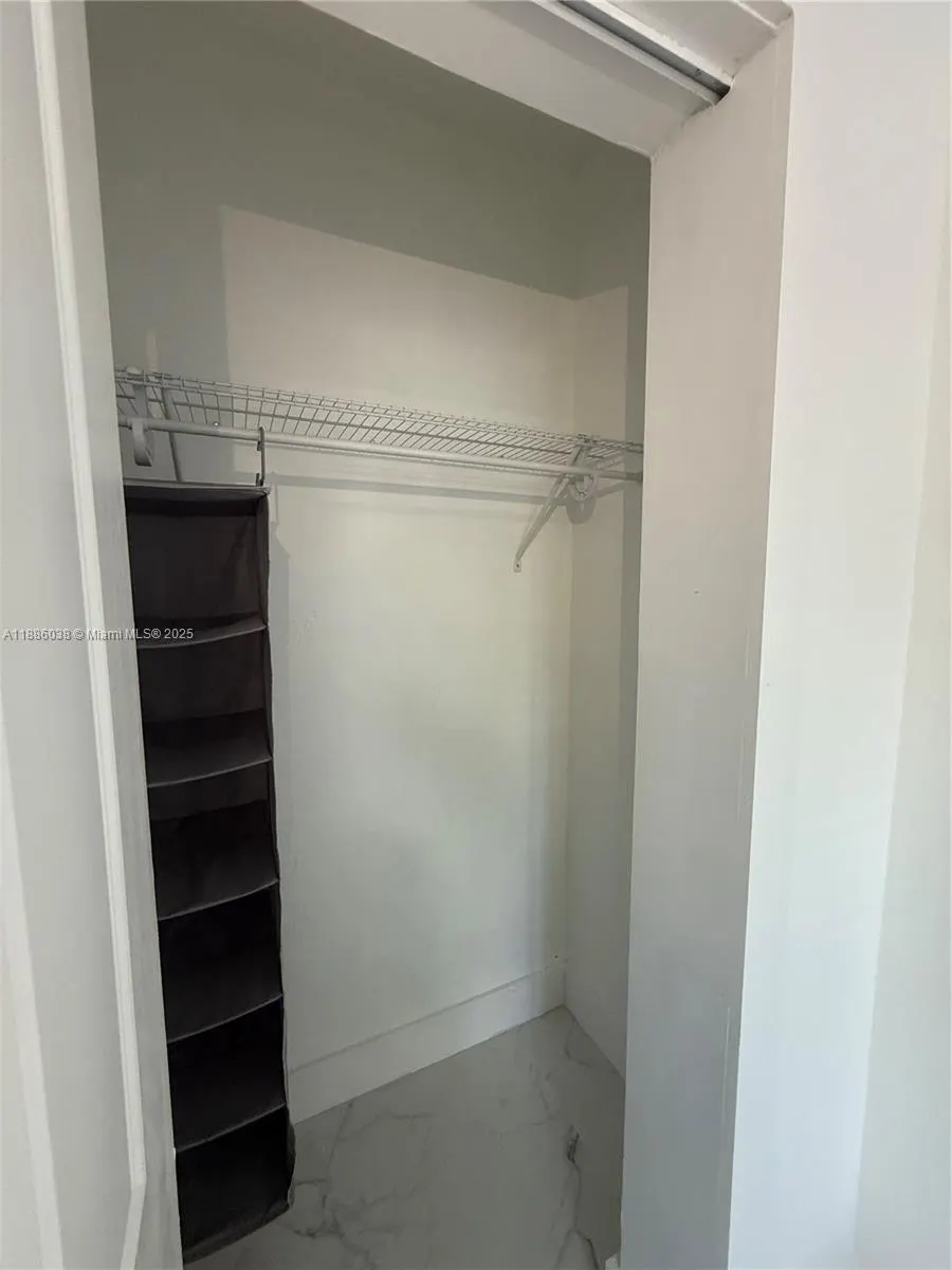 8340 Crespi Blvd, #18