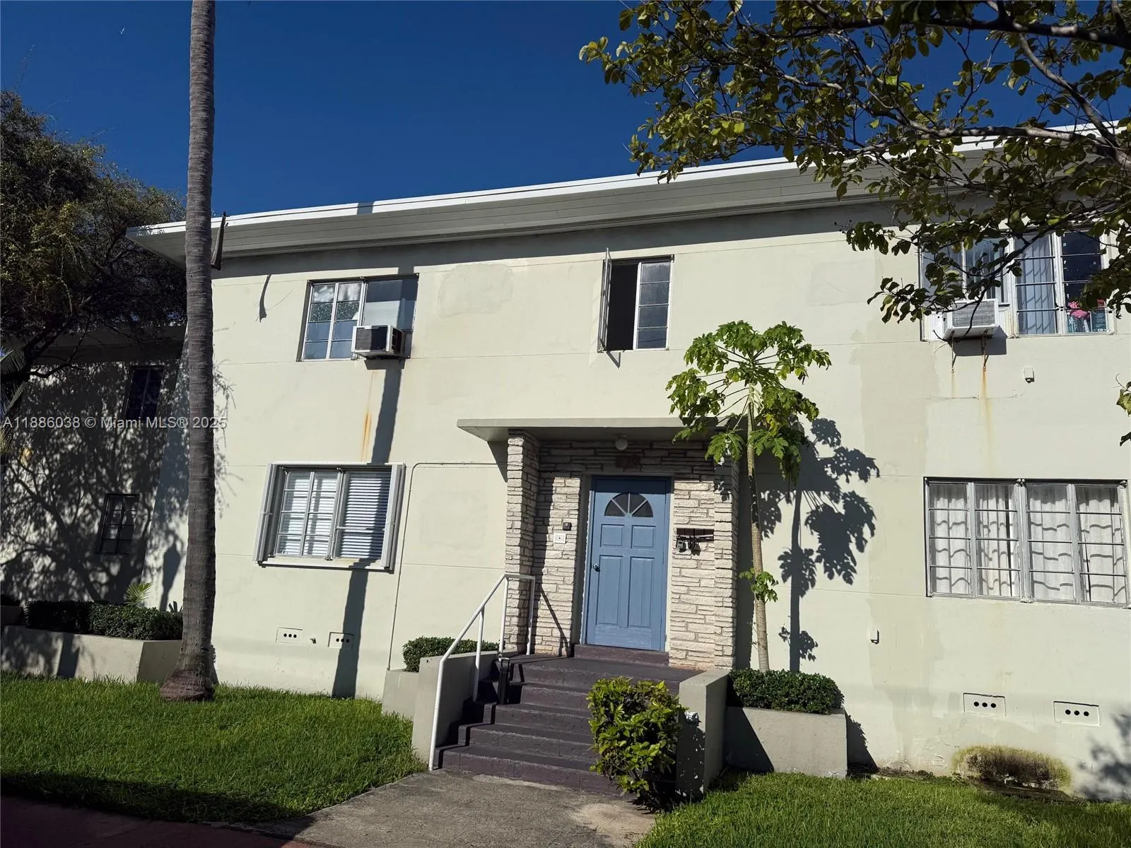 8340 Crespi Blvd, #18