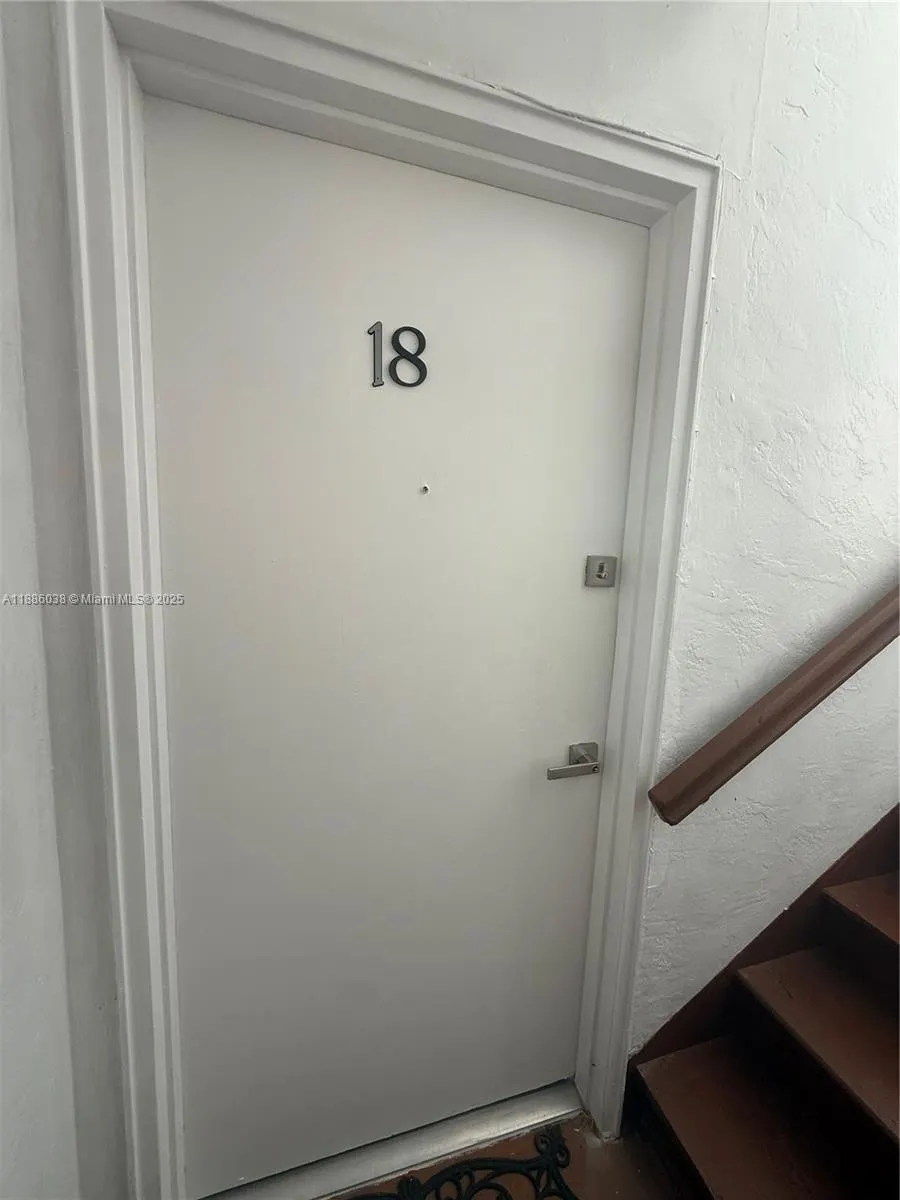 8340 Crespi Blvd, #18