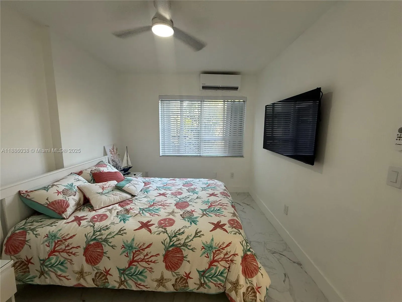 8340 Crespi Blvd, #18