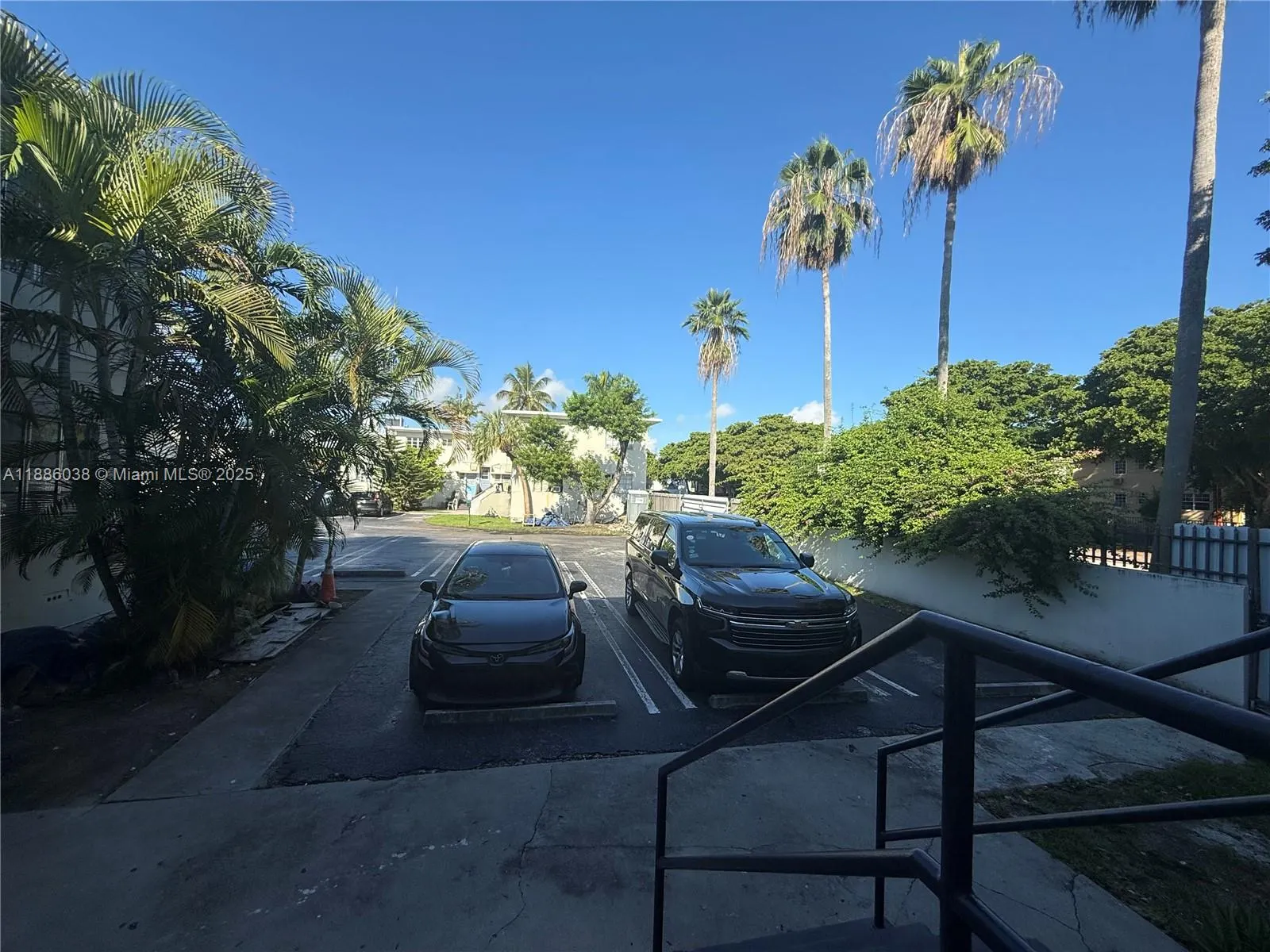 8340 Crespi Blvd, #18