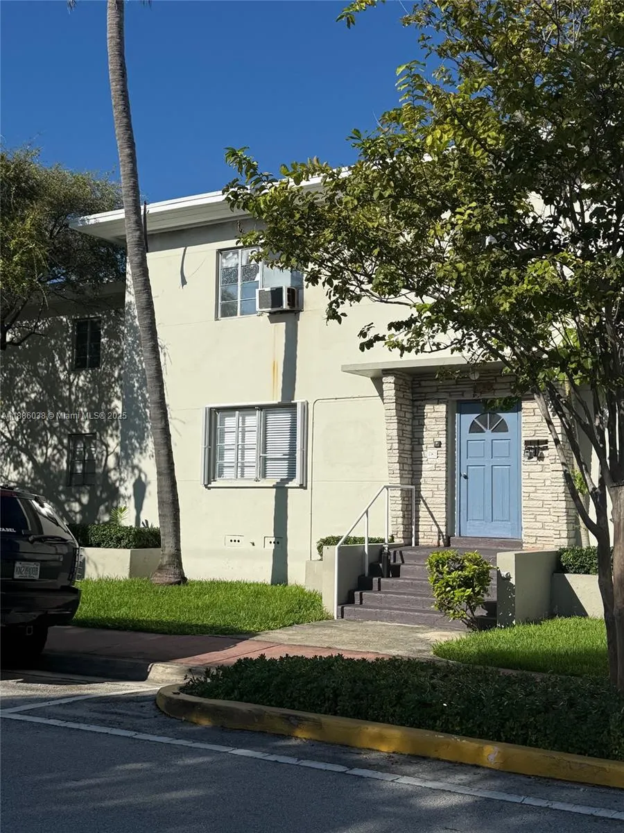8340 Crespi Blvd, #18