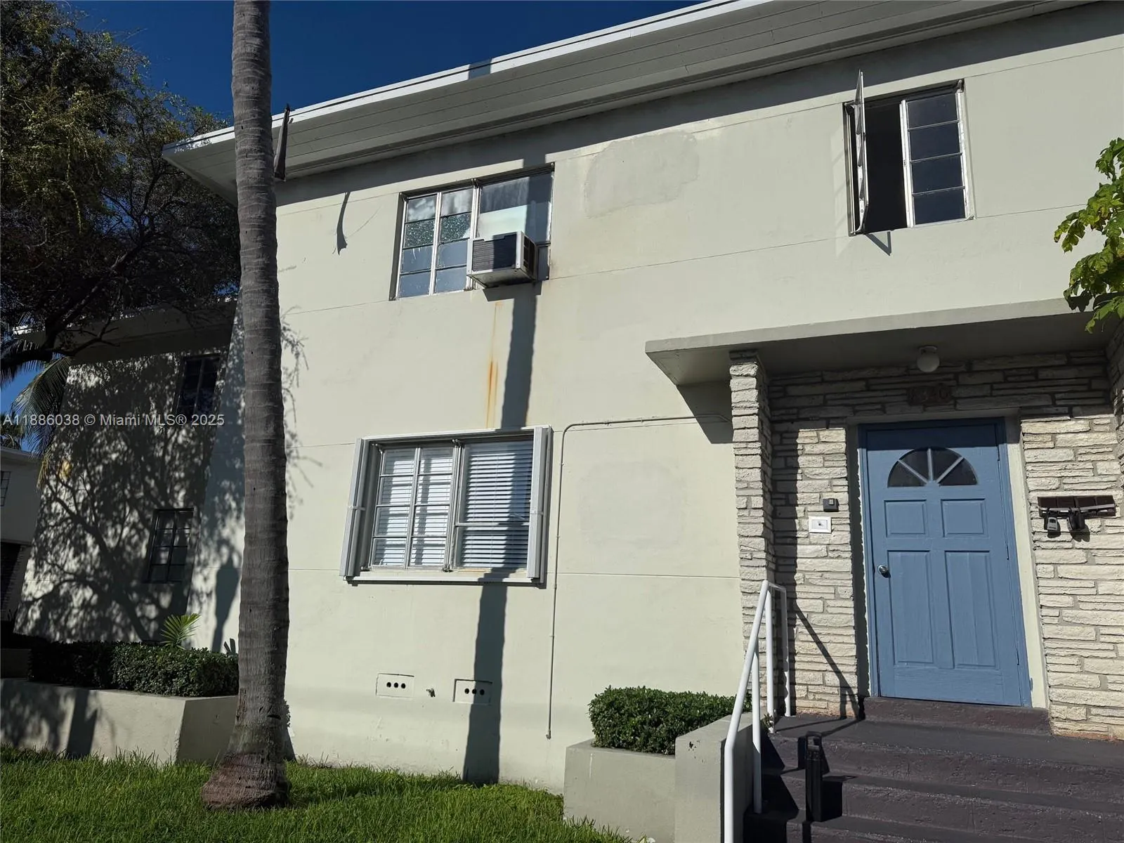 8340 Crespi Blvd, #18