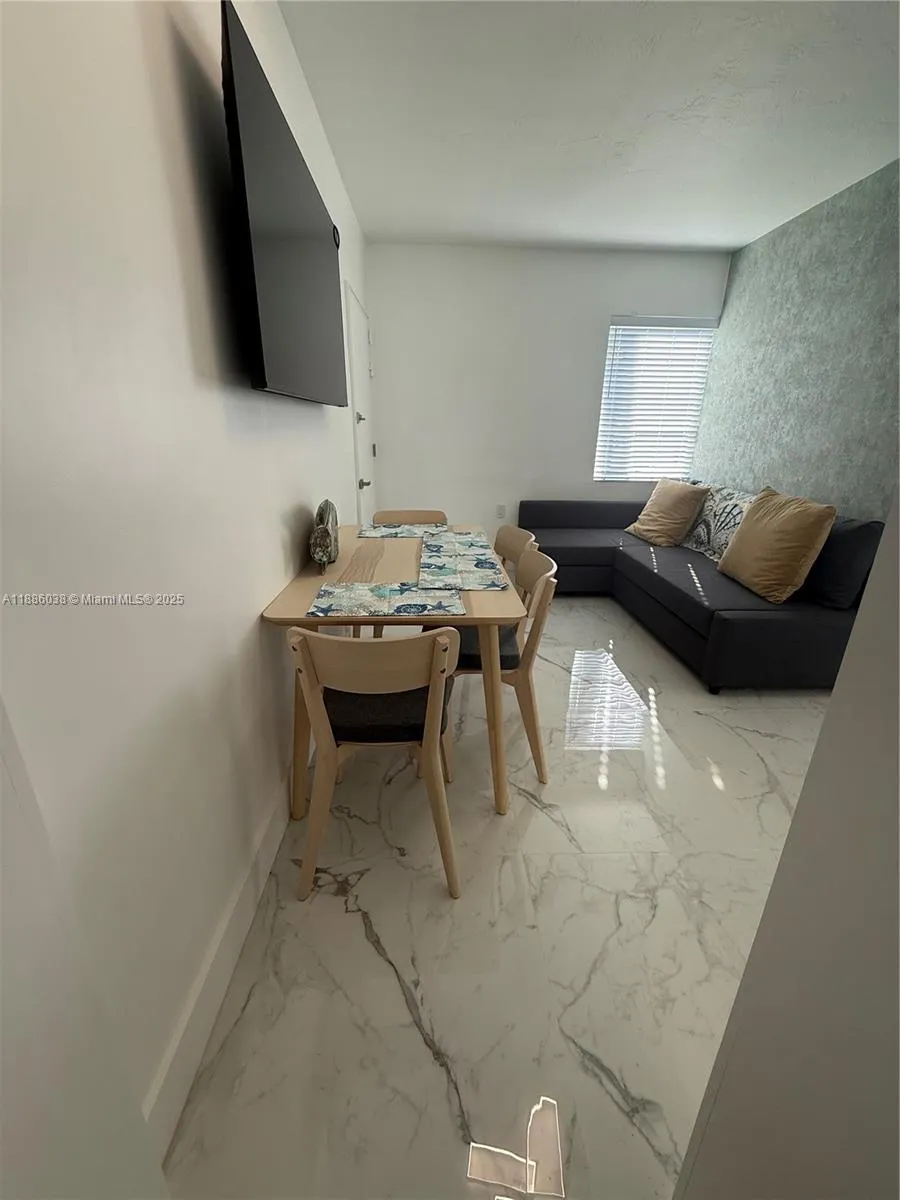8340 Crespi Blvd, #18